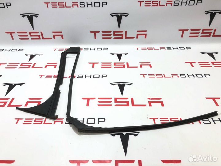 Уплотнитель стойки B наружной Tesla Model X 2019