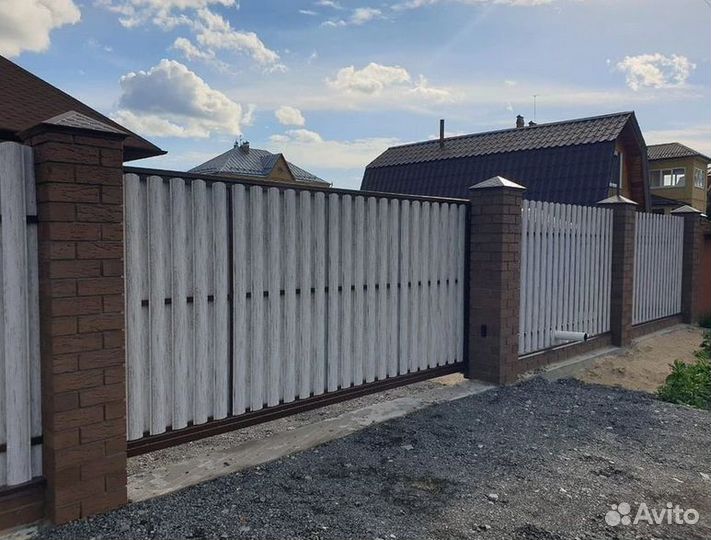 Забор из евроштакетника