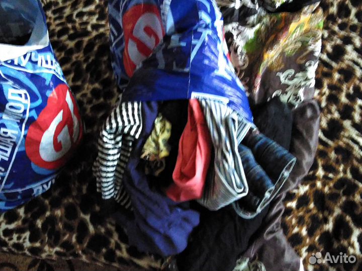 Отдам 2 пакета вещей женских 44-46 р-р