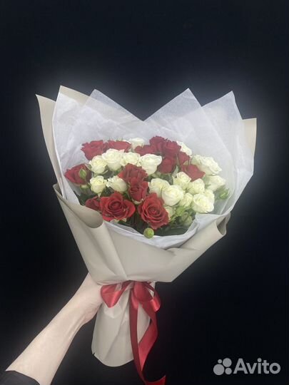 Букет из 9 веточек кустовых роз