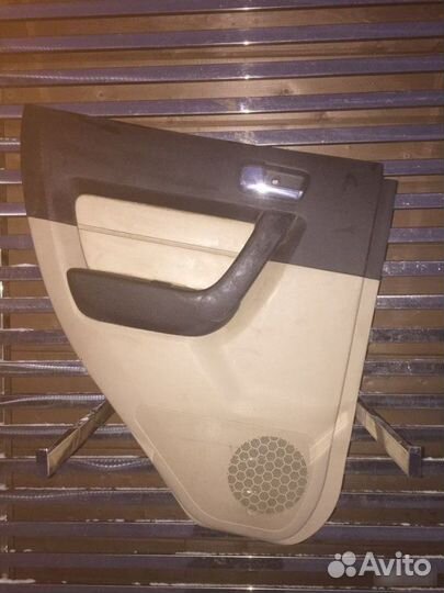 Обшивка двери задняя левая Hummer H3