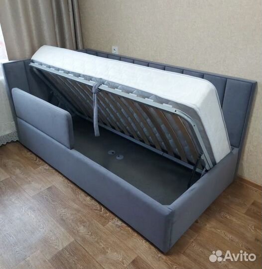 Кровать детская с подъемным механизмом