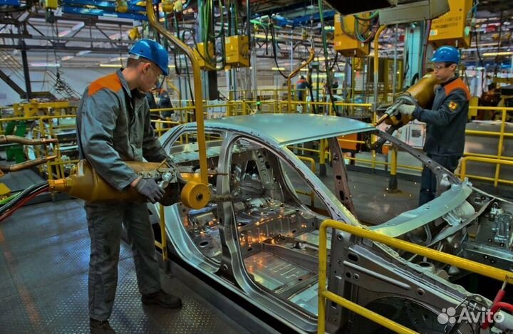 Рабочие-вахтовики на производство