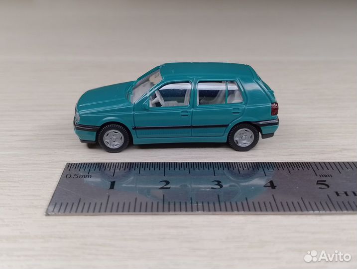 A26.2) Volkswagen Golf III (1997-2004) сине-зелены