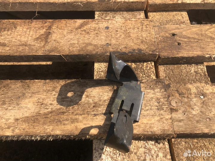 BK313490BD Кронштейн бачка гидроусилителя Ford