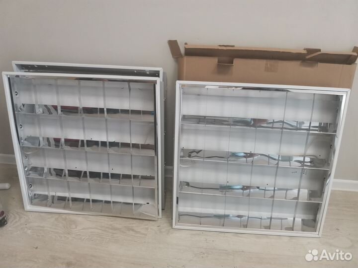 Потолочный растровый светильник