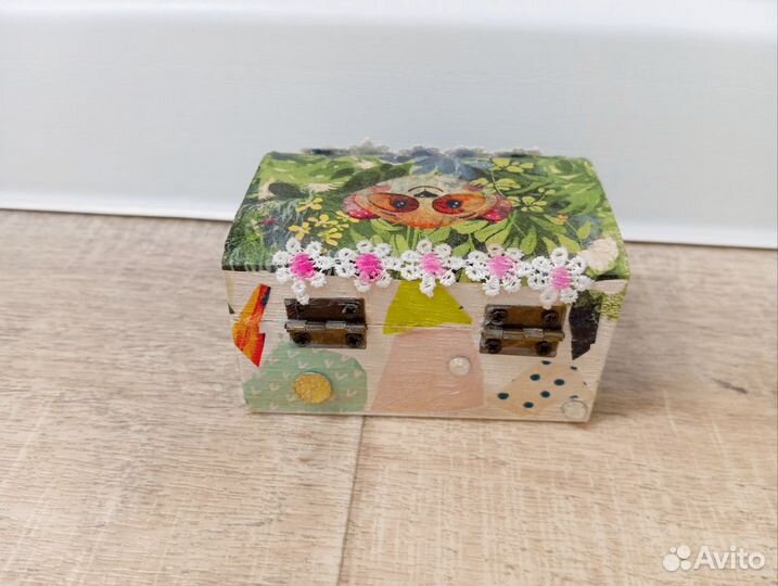 Деревянная шкатулка