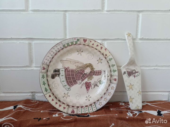 Тортница с лопаткой