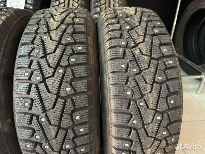 Pirelli Ice Zero 215/60 R16 121