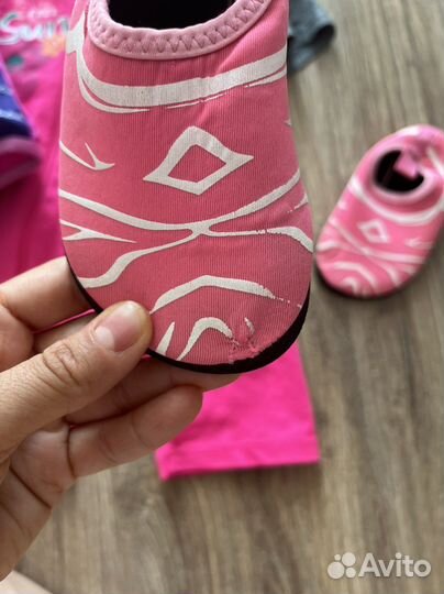 Купальник 92, аквашузы 22-23, спасательный жилет