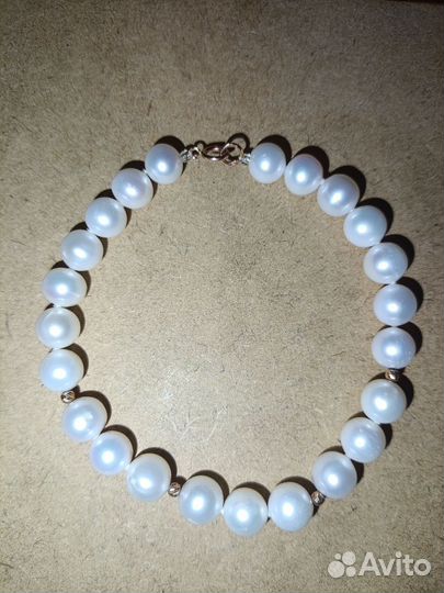 Браслет из жемчуга с золотыми вставками