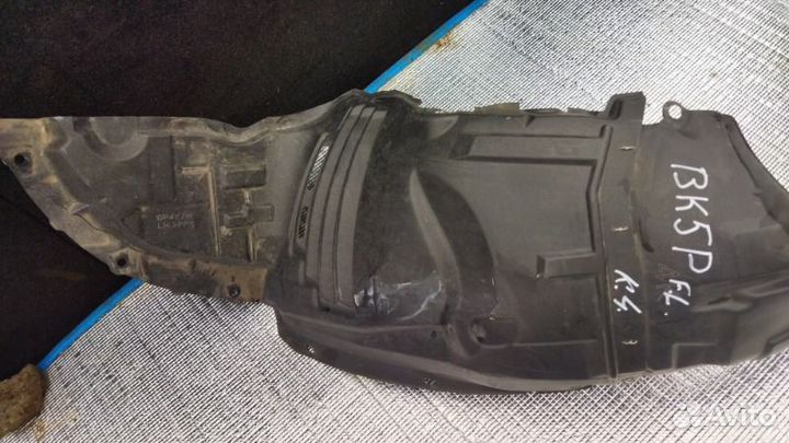 Подкрылок передний правый Mazda Axela BK5P