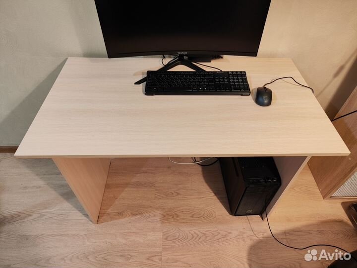 Письменный стол