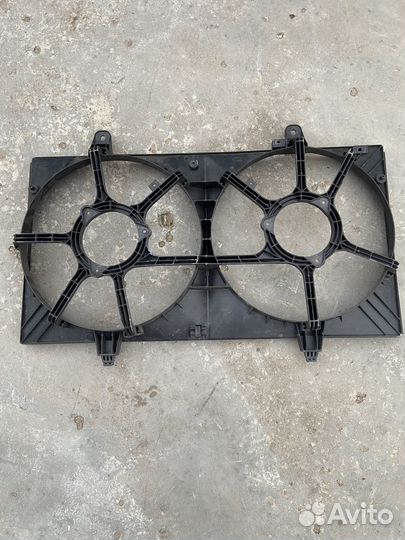 Диффузор радиатора Nissan 21483-9Y000