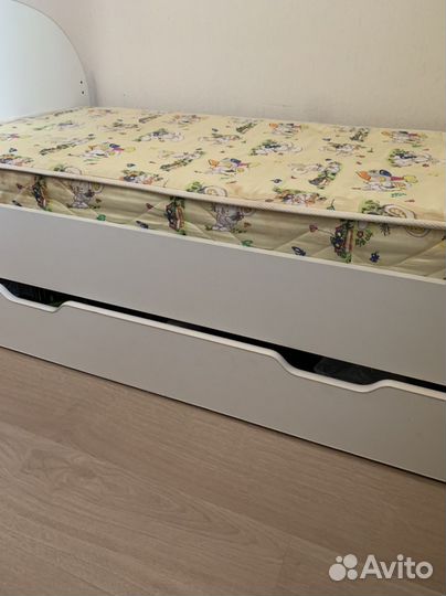 Детская кровать с матрасом