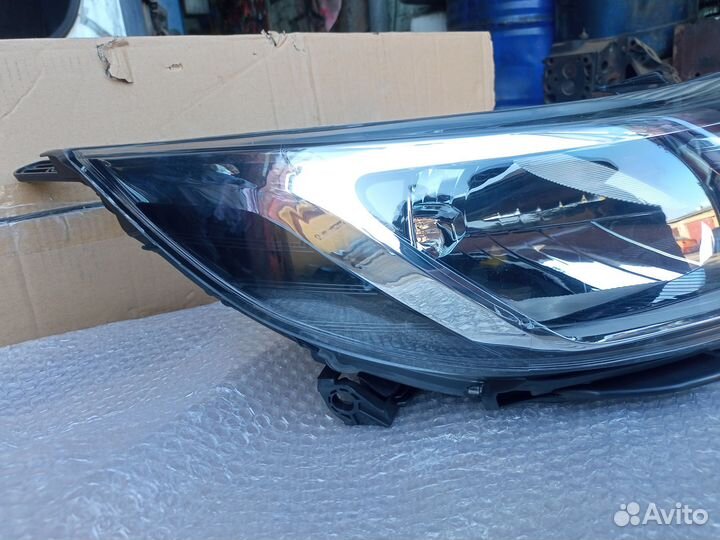 Правая фара на Kia Rio 3