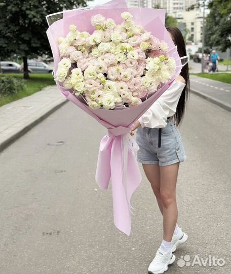 Букет-гигант из эустомы (лизиантусы)