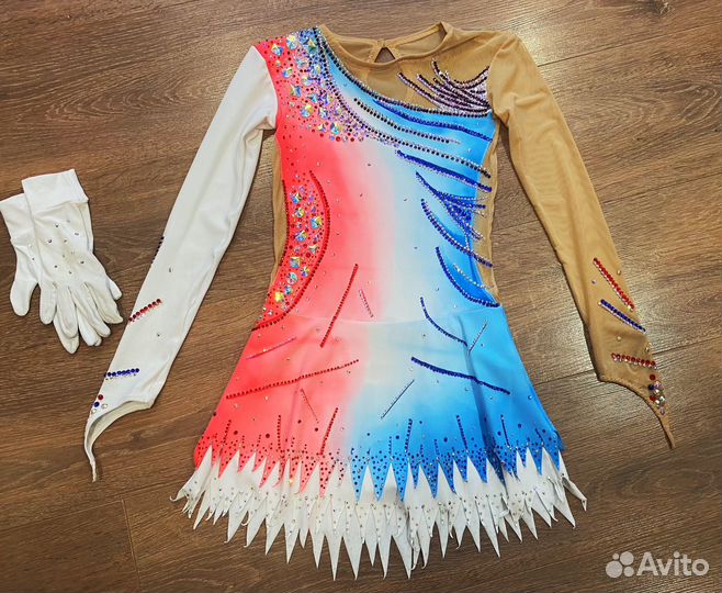 Платье для выступлений по фигурному катанию