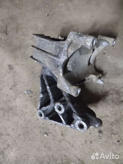 Кронштейн с Подушкой Опель Астра Н