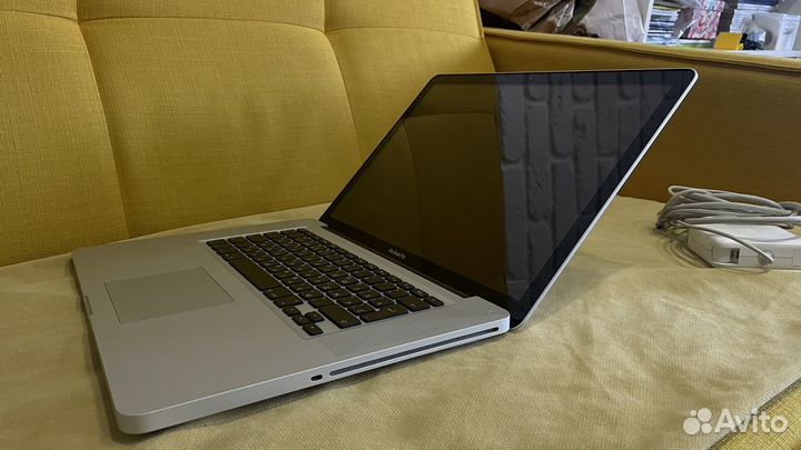 В идеале Apple macbook pro 15 core i7/SSD 256