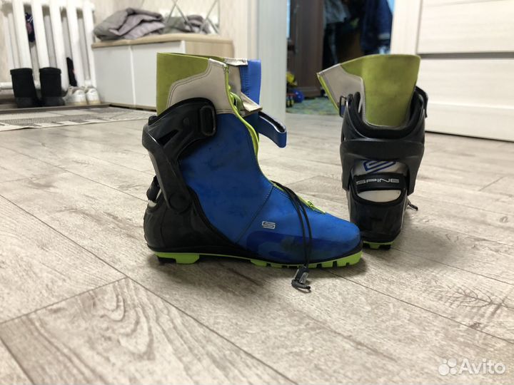 Лыжные ботинки