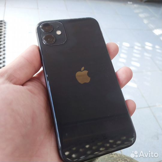 iPhone 11, 64 ГБ