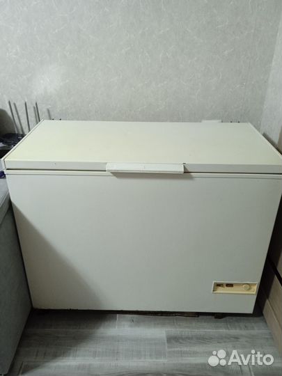 Морозильный ларь с глухой крышкой бу