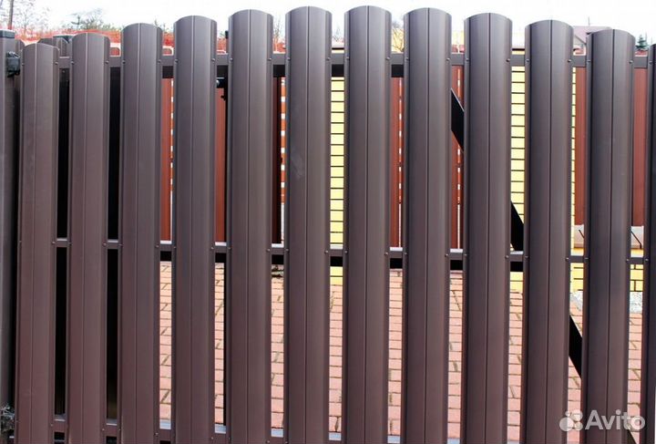 Забор из евроштакетника