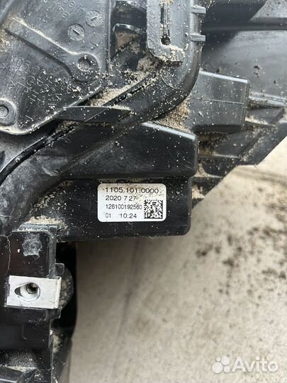 Фара передняя правая Cadillac XT4 LED