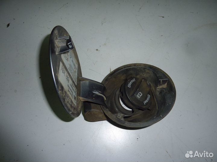 Лючок бензобака Vw Touran 1