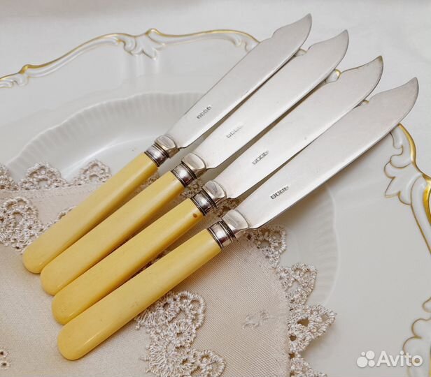 Четыре нржа.Посеребрение+пластик. Англия