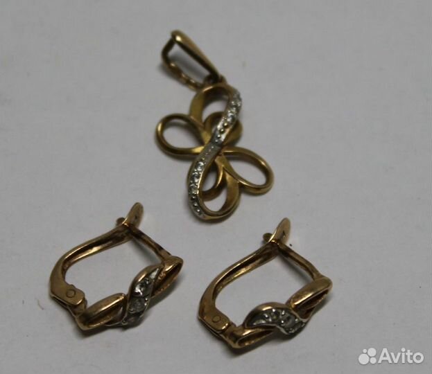 Комплект золотых украшений 3 пр., серьги и кулон