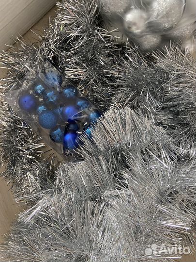 Елка искусственная с игрушками