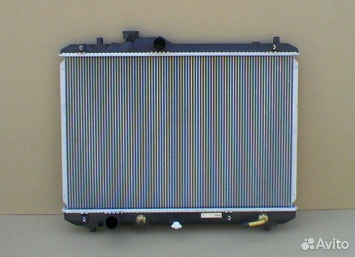Suzuki Swift Радиатор 1770062J10