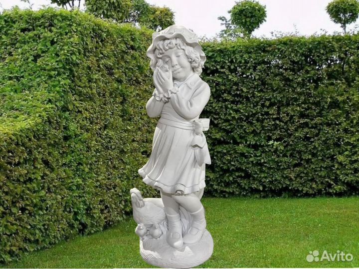 Девочка с птенцом скульптура