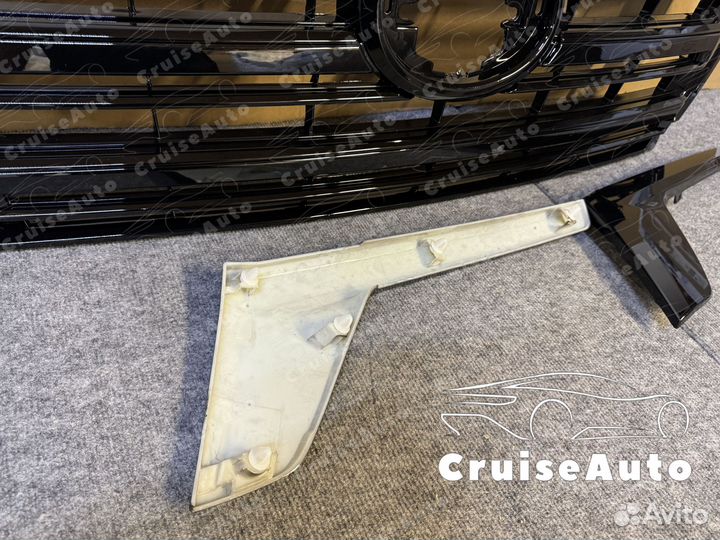 Решетка Land Cruiser 200 Executive черная антихром 5649