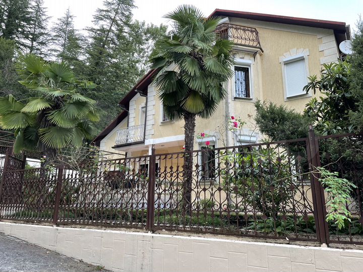 Дом 383 м² на участке 7,4 сот.