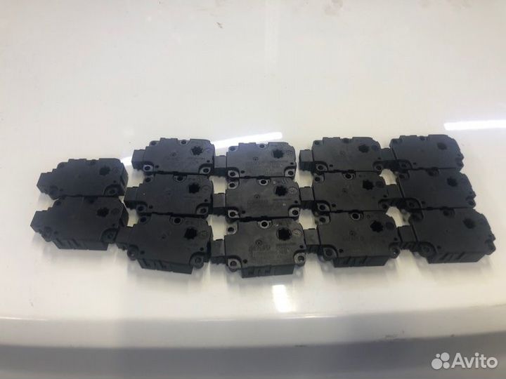 Моторчик заслонки печки (сервопривод) Audi А8 4H