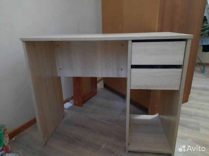 Письменный стол