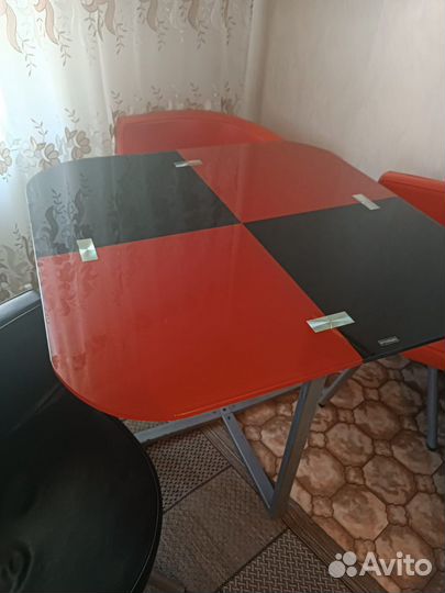 Кухонный стол