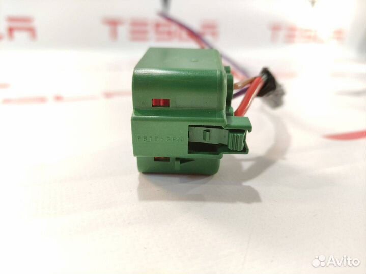 Разъем (фишка) проводки Tesla Model Y 2020