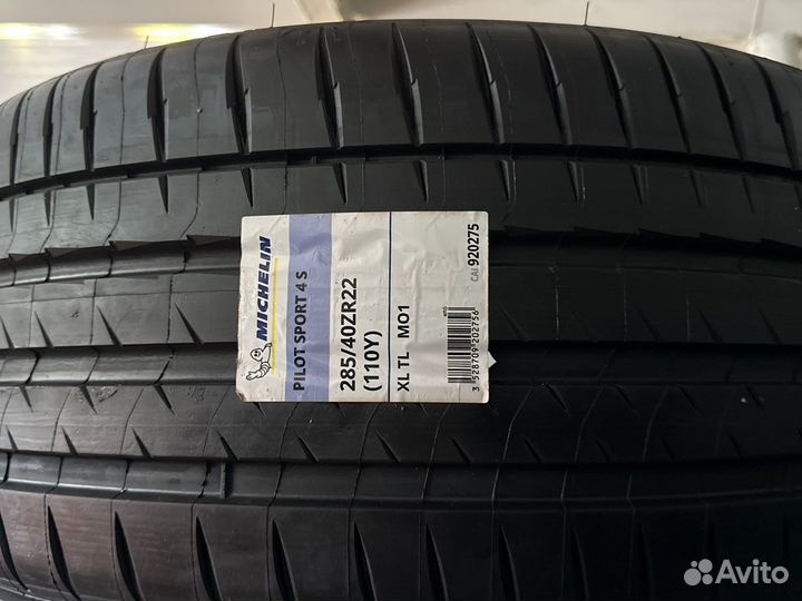 Michelin Pilot Sport 4 S 285/40 R22 и 325/35 R22