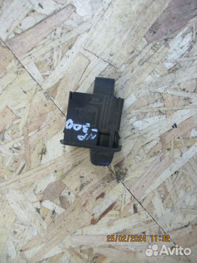 Кнопка корректора фар Ниссан NP300