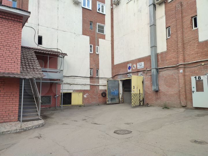 Гараж, > 30 м²