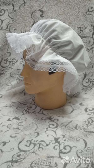 Чепчики и фартуки разные