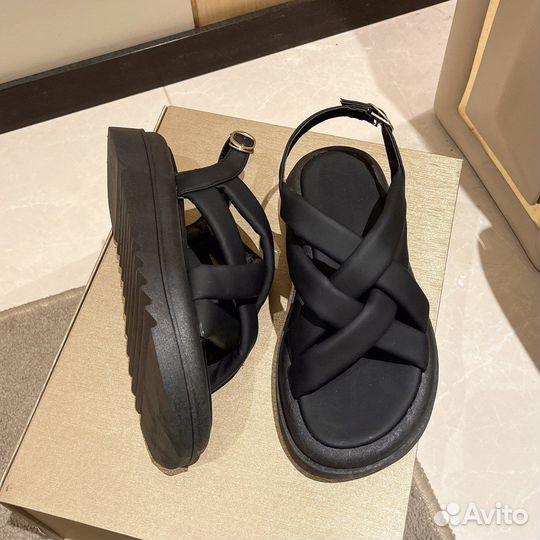 Босоножки черные 39 размер новые
