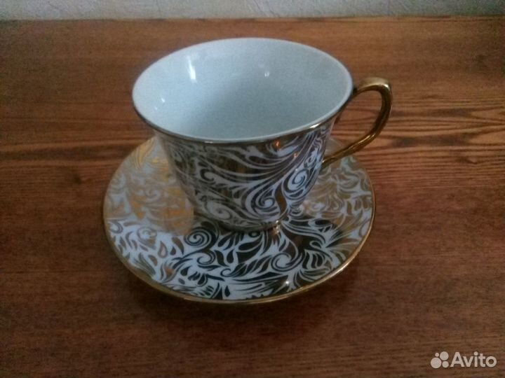 Чайные чашки и блюдца