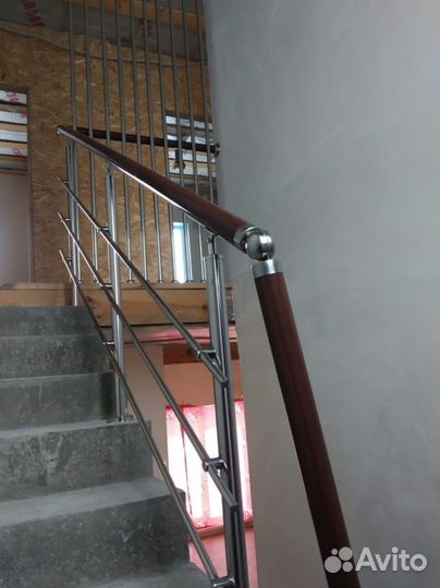 Перила для лестниц для загородного дома