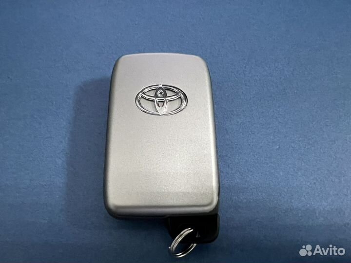 Ключ Toyota Land Cruiser200