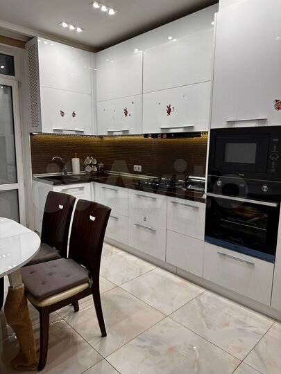 2-к. квартира, 61 м², 1/9 эт.